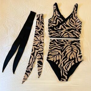 BAIIA REVERSIBLE SWIM TOP and BIKINI NWOT Size 4 all pieces included as in photo